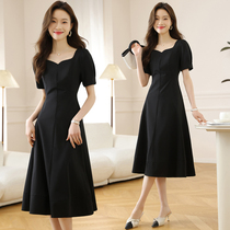 赫本风气质显瘦连衣裙女夏季2024新款女装高腰法式小黑裙高级感