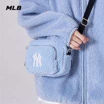 MLB正品男女情侣斜挎包仿羊羔绒运动休闲时尚拎包冬季迷你小包包