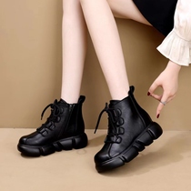厚底靴子英伦风马丁靴女款2024新款中跟黑色秋季增高真皮短靴松糕