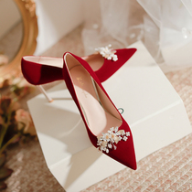 法式秀禾婚纱两穿婚鞋女2024年新款新娘鞋单鞋细跟绒面红色高跟鞋