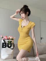 黄色短袖连衣裙女装夏季辣妹纯欲法式休闲性感收腰显瘦包臀短裙子