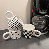 ins风黑白色棋盘格带盖马克杯女生情侣陶瓷水杯家用早餐杯咖啡杯