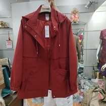 中年女士时尚红色秋季风衣女休闲气质连帽显瘦外套高档韩版妈妈装