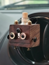 车载香水瓶扩香器香氛木质汽车出风口装饰持久香薰创意机器人盲盒