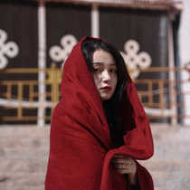 酒红色大披肩女外搭新疆西藏旅游拍照穿搭青海茶卡盐湖秋冬款围巾