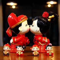 情侣亲嘴结婚娃娃摆件陶瓷活动金童接吻中式中国红瓷器人偶小摆件